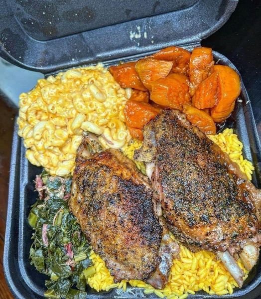 Tray of compartmentalized food