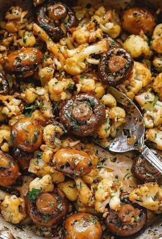 W-W Garlic Mushrooms Cauliflower Skillet