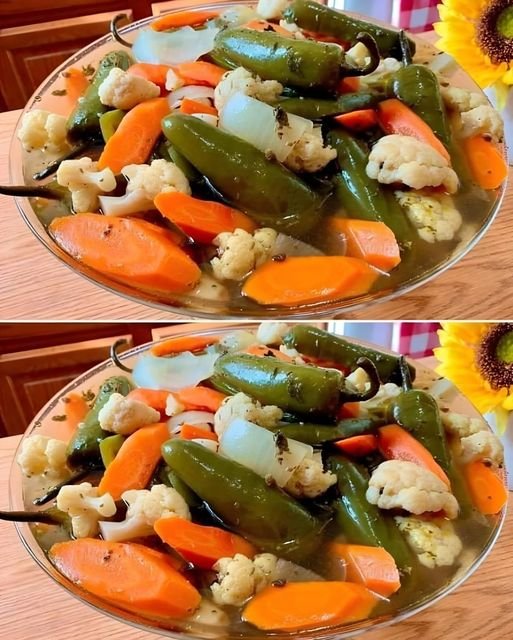 1 Point Pickled Chilies in Vinegar